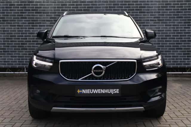 Volvo XC40 (2021) thumbnail 2