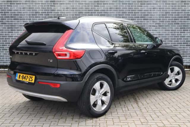 Volvo XC40 (2021) thumbnail 3