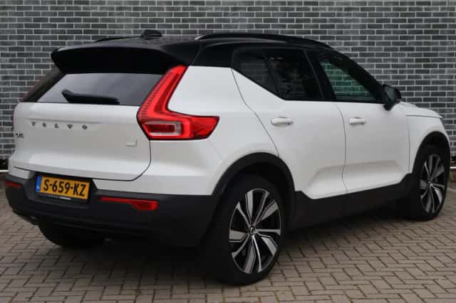 Volvo XC40 (2022) thumbnail 3