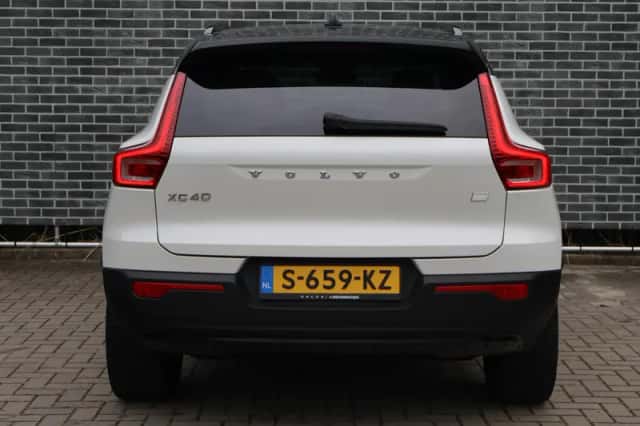 Volvo XC40 (2022) thumbnail 4