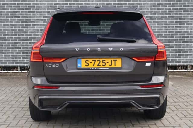 Volvo XC60 (2023) thumbnail 5