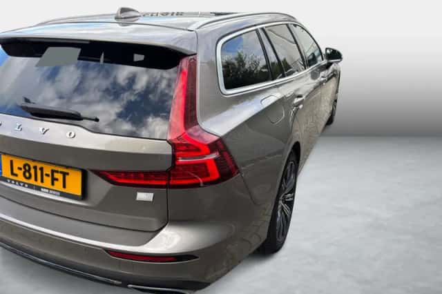Volvo V60 (2021) thumbnail 2