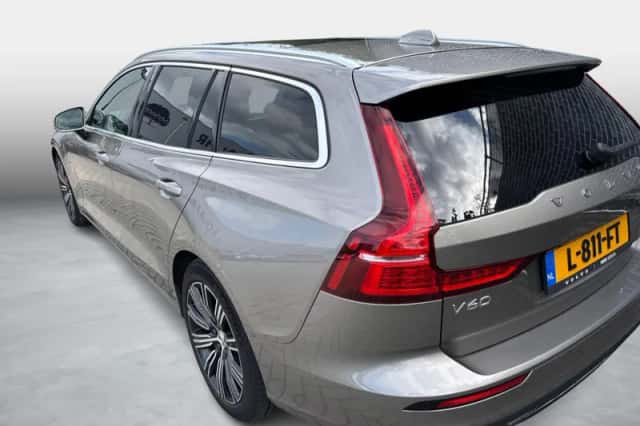 Volvo V60 (2021) thumbnail 4