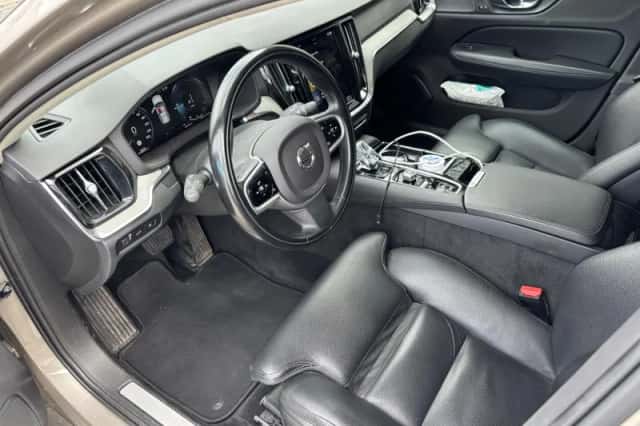Volvo V60 (2021) thumbnail 5