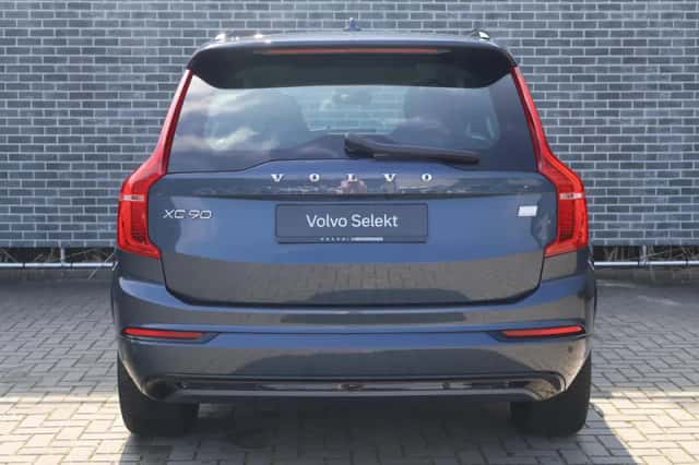 Volvo XC90 (2023) thumbnail 5