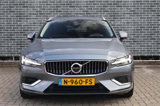 Volvo V60 (2021) thumbnail 2