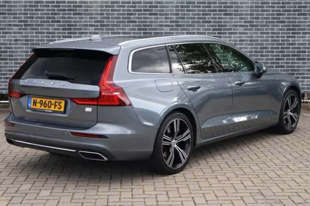 Volvo V60 (2021) thumbnail 3