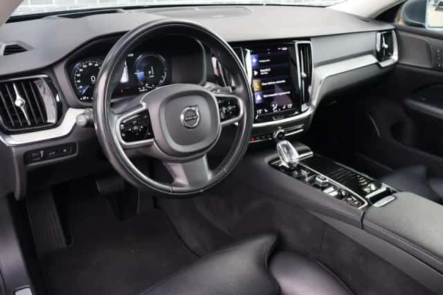 Volvo V60 (2021) thumbnail 6