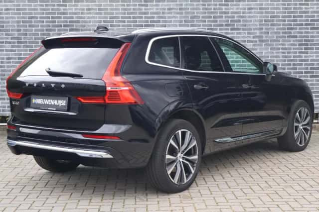 Volvo XC60 (2022) thumbnail 3
