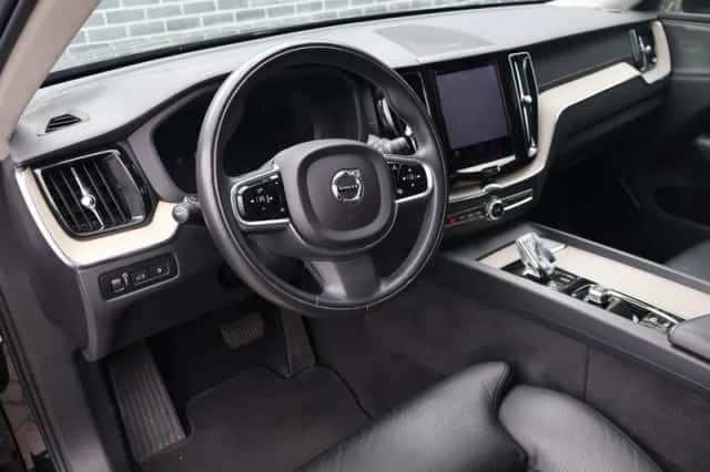 Volvo XC60 (2022) thumbnail 6