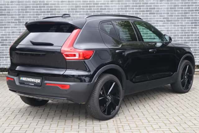 Volvo XC40 (2025) thumbnail 4