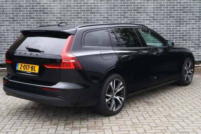 Volvo V60 (2024) thumbnail 3