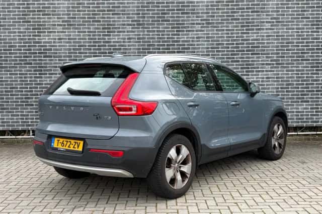 Volvo XC40 (2020) thumbnail 2
