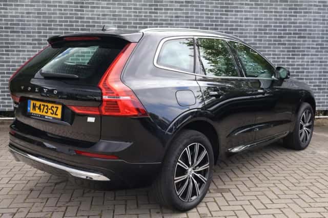Volvo XC60 (2022) thumbnail 3