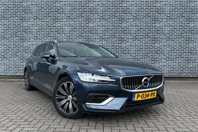 Volvo V60 (2022) thumbnail 2