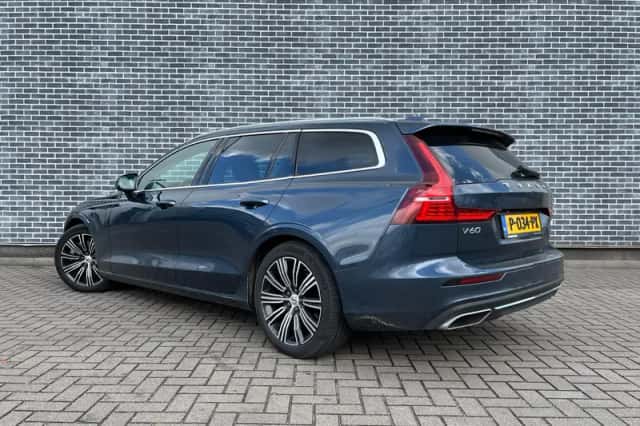 Volvo V60 (2022) thumbnail 3