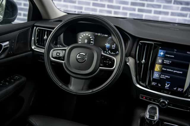 Volvo V60 (2022) thumbnail 5