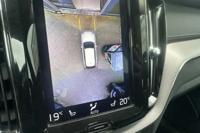 Volvo XC60 (2018) thumbnail 3