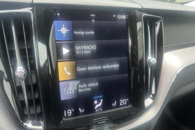 Volvo XC60 (2018) thumbnail 5