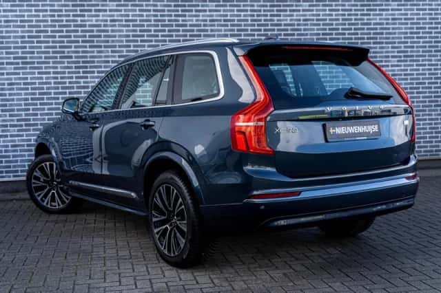 Volvo XC90 (2023) thumbnail 2