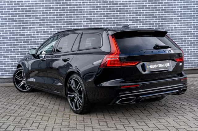 Volvo V60 (2021) thumbnail 3