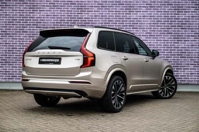 Volvo XC90 (2025) thumbnail 2