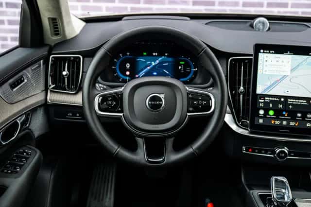 Volvo XC90 (2025) thumbnail 4