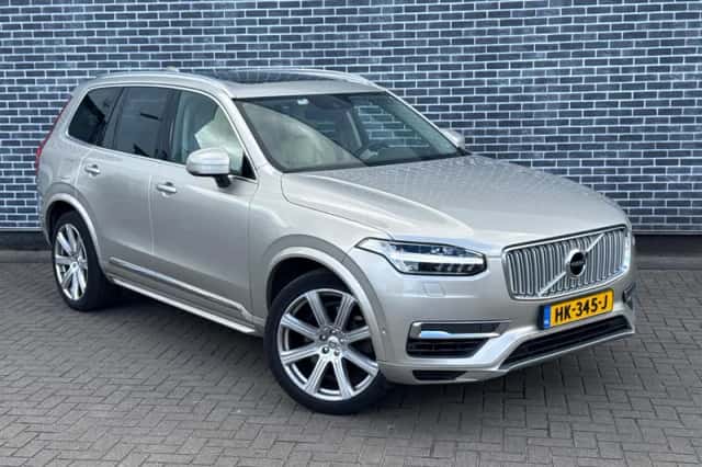 Volvo XC90 (2015) thumbnail 3