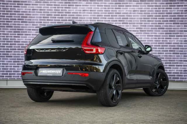 Volvo XC40 (2025) thumbnail 2