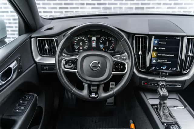 Volvo XC60 (2018) thumbnail 5