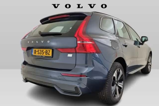 Volvo XC60 (2022) thumbnail 2