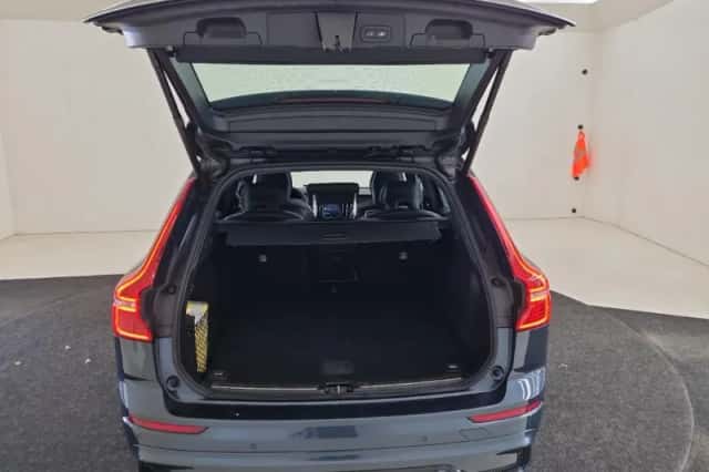 Volvo XC60 (2022) thumbnail 4