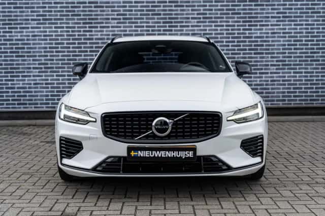 Volvo V60 (2022) thumbnail 2
