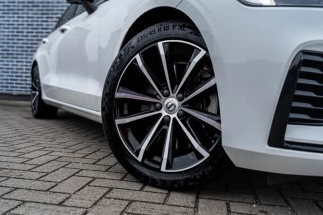 Volvo V60 (2022) thumbnail 5