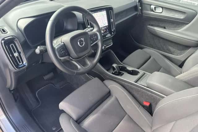 Volvo EX40 (2025) thumbnail 2