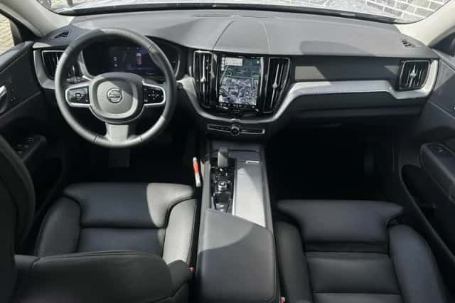 Volvo XC60 (2024) thumbnail 2