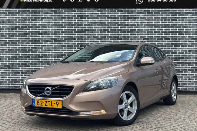 Volvo V40 (2013) thumbnail 1