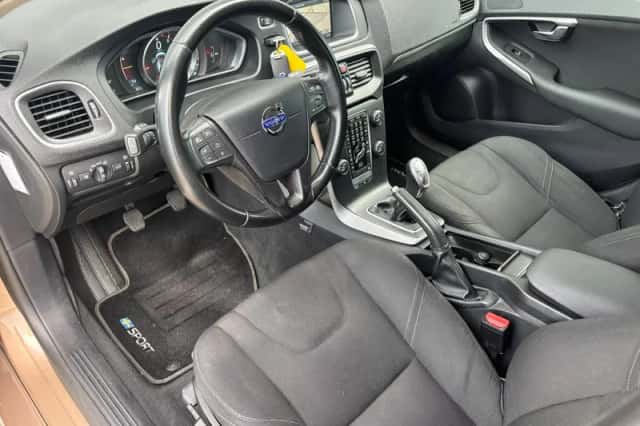 Volvo V40 (2013) thumbnail 2