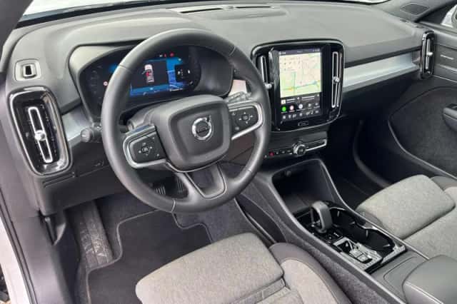 Volvo XC40 (2025) thumbnail 2