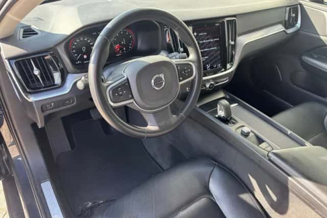 Volvo V60 (2022) thumbnail 2
