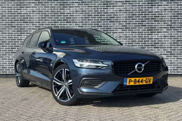 Volvo V60 (2022) thumbnail 3