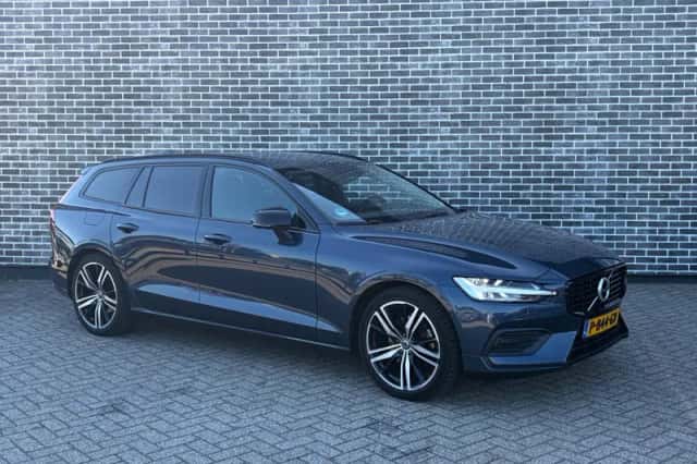Volvo V60 (2022) thumbnail 3