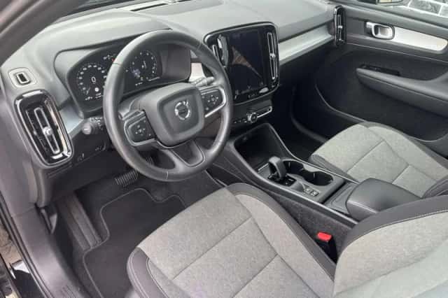 Volvo XC40 (2021) thumbnail 2