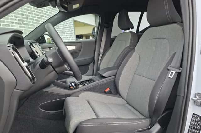 Volvo XC40 (2026) thumbnail 2