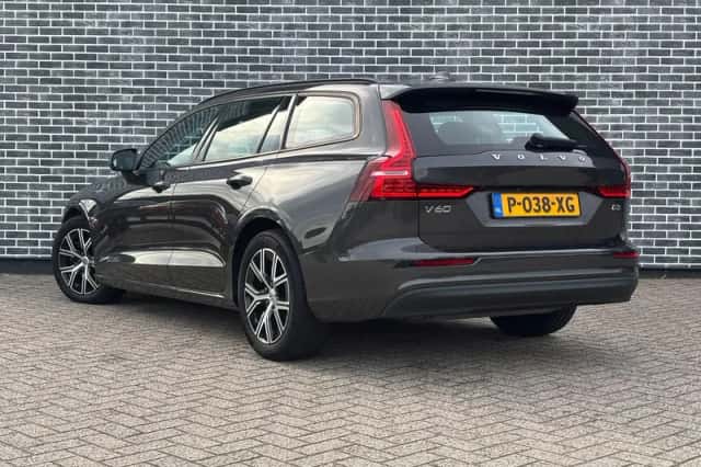 Volvo V60 (2022) thumbnail 5