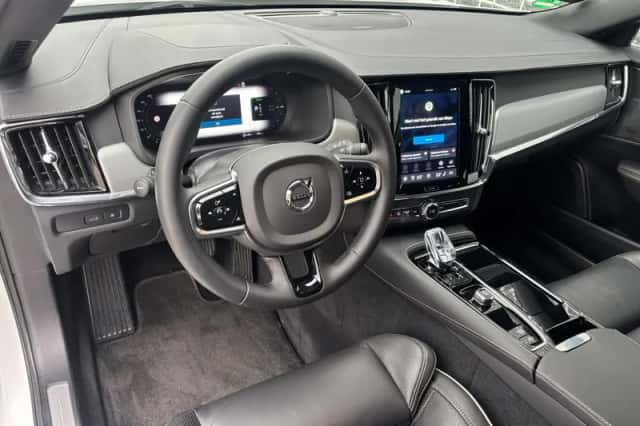 Volvo V90 (2023) thumbnail 2