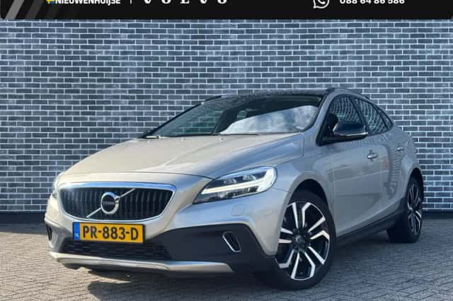 Volvo V40 Cross Country (2017) thumbnail 1