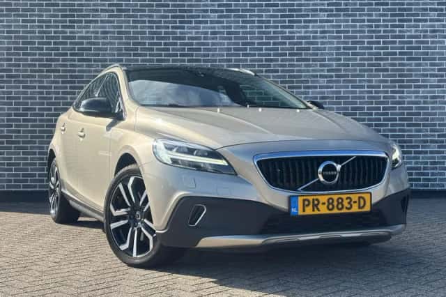 Volvo V40 Cross Country (2017) thumbnail 3