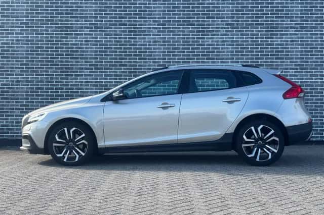 Volvo V40 Cross Country (2017) thumbnail 4