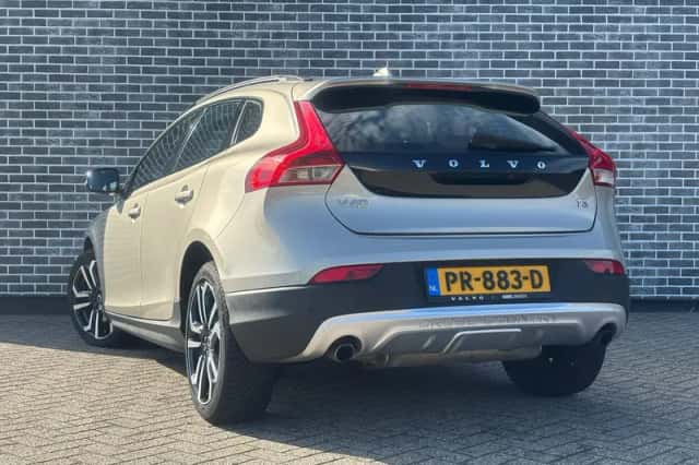 Volvo V40 Cross Country (2017) thumbnail 6